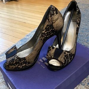 Stuart Weitzman Black/Nude Luxe Lace Pumps *Stunningly Elegant*